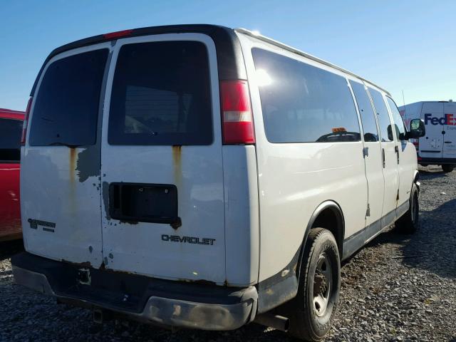 1GAHG39UX51254962 - 2005 CHEVROLET EXPRESS G3 WHITE photo 4