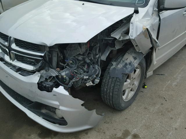 2D4RN5DG5BR751121 - 2011 DODGE GRAND CARA SILVER photo 9