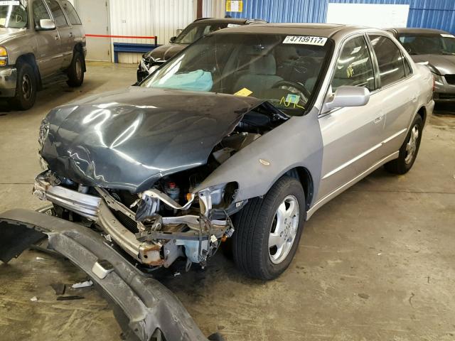 1HGCG5659WA148788 - 1998 HONDA ACCORD EX SILVER photo 2