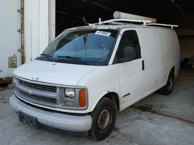 1GCFG25W4Y1207303 - 2000 CHEVROLET EXPRESS G2 WHITE photo 2