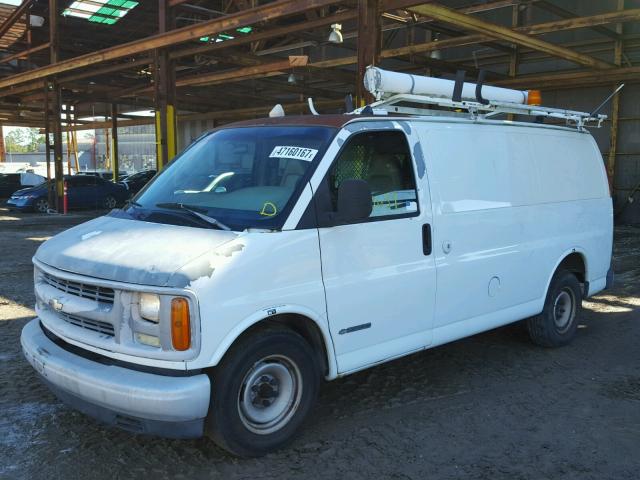 1GCFG25W811144325 - 2001 CHEVROLET EXPRESS G2 WHITE photo 2