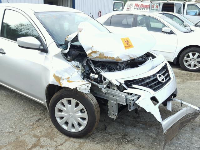 3N1CN7AP0GL883987 - 2016 NISSAN VERSA S SILVER photo 9