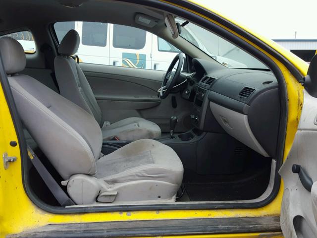 1G1AK12F657542992 - 2005 CHEVROLET COBALT YELLOW photo 5