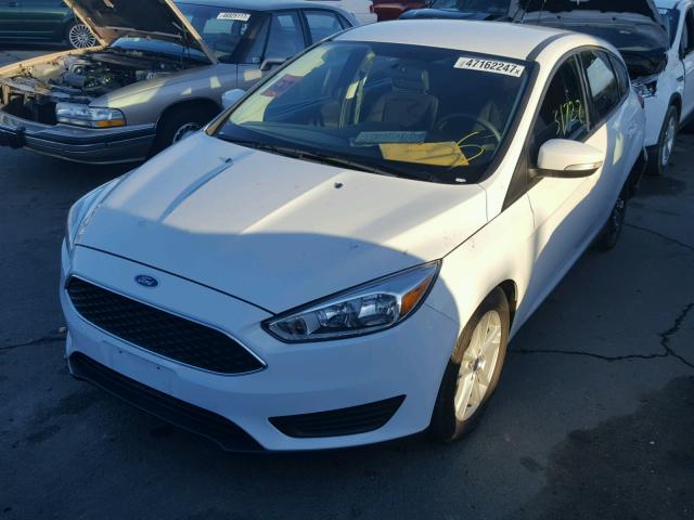 1FADP3K24GL268867 - 2016 FORD FOCUS SE WHITE photo 2