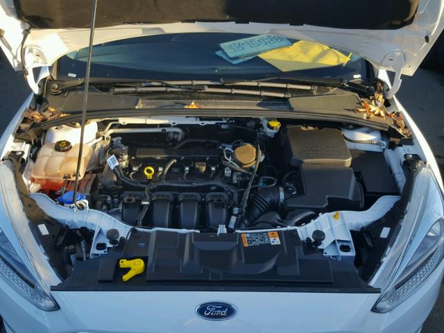 1FADP3K24GL268867 - 2016 FORD FOCUS SE WHITE photo 7