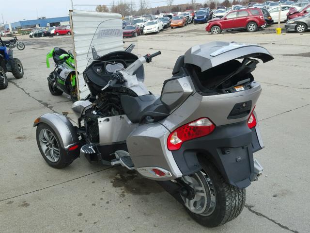 2BXJBWC15CV000132 - 2012 CAN-AM SPYDER ROA SILVER photo 3