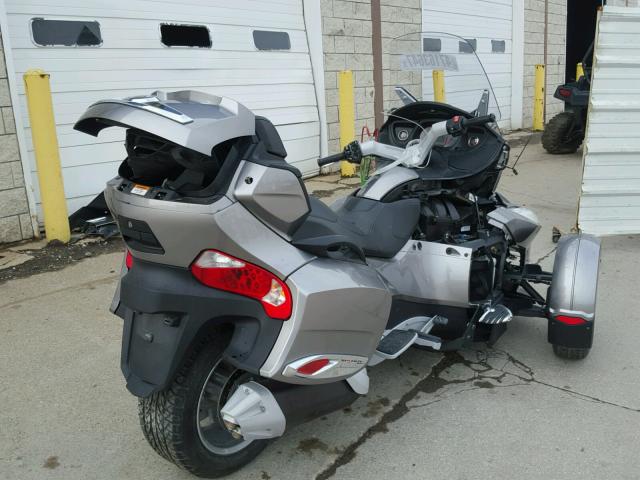 2BXJBWC15CV000132 - 2012 CAN-AM SPYDER ROA SILVER photo 4