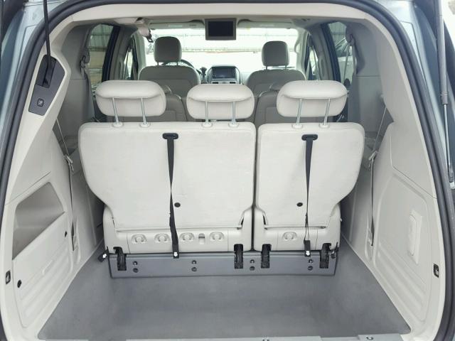 2A8HR54P68R787608 - 2008 CHRYSLER TOWN & COU TURQUOISE photo 9