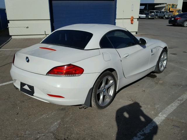 WBALM5C51BE378532 - 2011 BMW Z4 SDRIVE3 WHITE photo 4