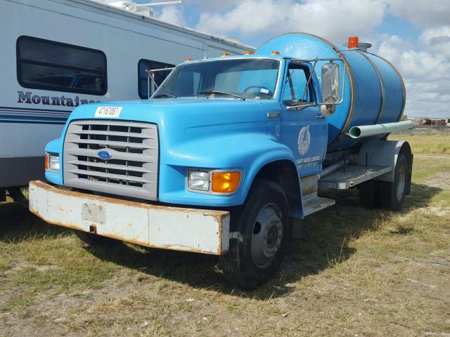 1FDNF80C7SVA50893 - 1995 FORD F800 BLUE photo 2