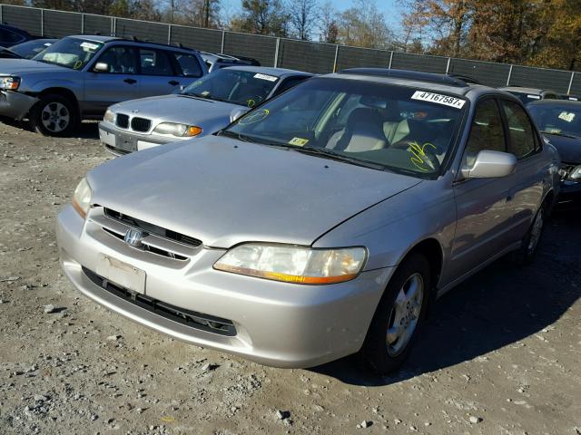 1HGCG555XXA127273 - 1999 HONDA ACCORD EX SILVER photo 2