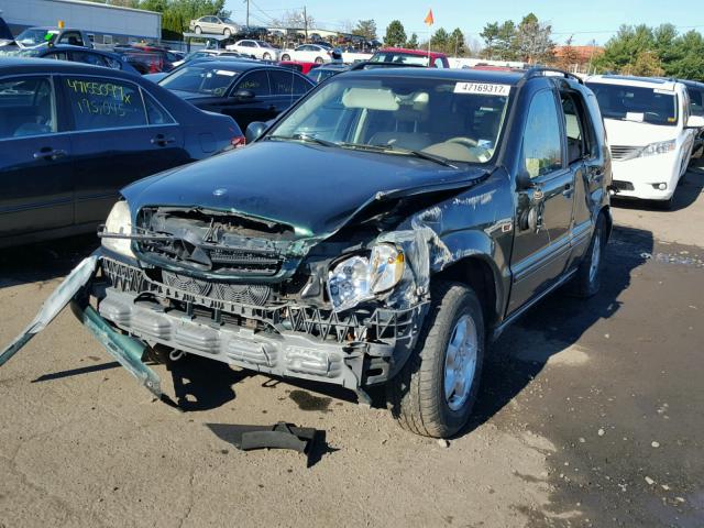 4JGAB54E01A253229 - 2001 MERCEDES-BENZ ML 320 GREEN photo 2