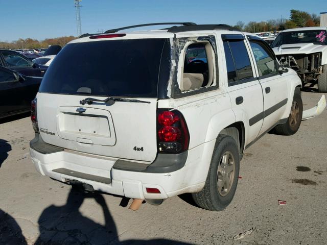 1GNDT13S452374299 - 2005 CHEVROLET TRAILBLAZE WHITE photo 4