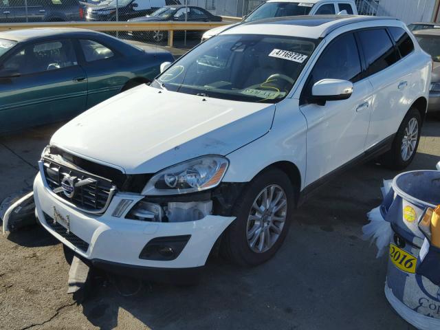 YV4992DZXA2024133 - 2010 VOLVO XC60 T6 WHITE photo 2