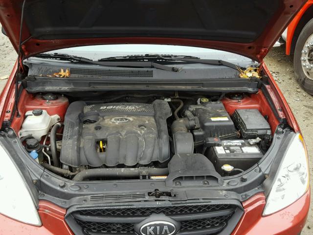 KNAFG525077095878 - 2007 KIA RONDO BASE RED photo 7