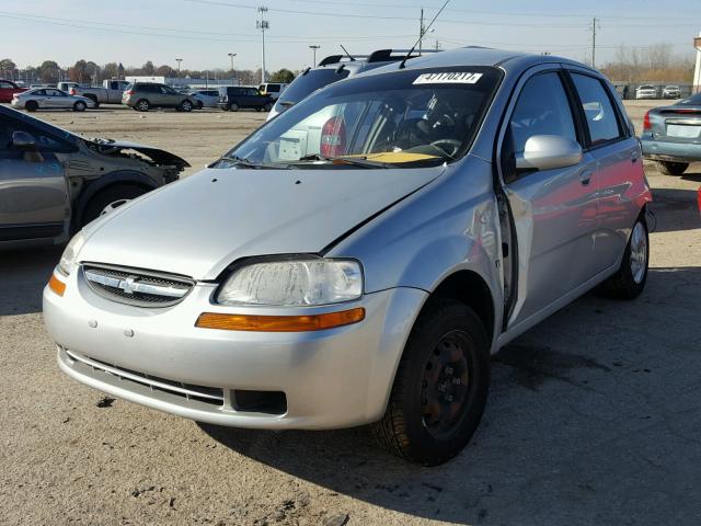 KL1TD666X8B201802 - 2008 CHEVROLET AVEO BASE SILVER photo 2