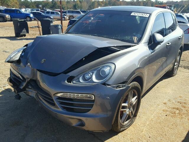 WP1AA2A22BLA00370 - 2011 PORSCHE CAYENNE GRAY photo 2