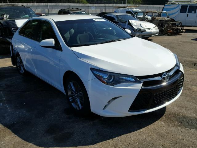 4T1BF1FK0HU449393 - 2017 TOYOTA CAMRY LE WHITE photo 1