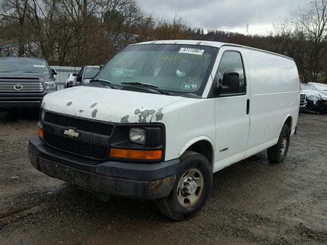 1GCGG25V861110744 - 2006 CHEVROLET EXPRESS G2 WHITE photo 2