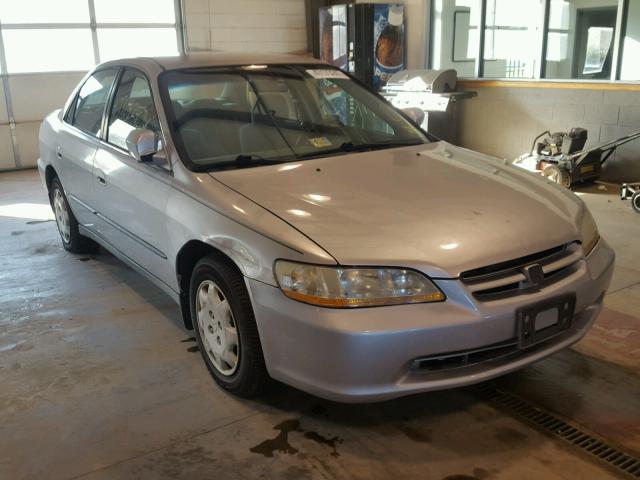 1HGCG5641XA114711 - 1999 HONDA ACCORD LX SILVER photo 1