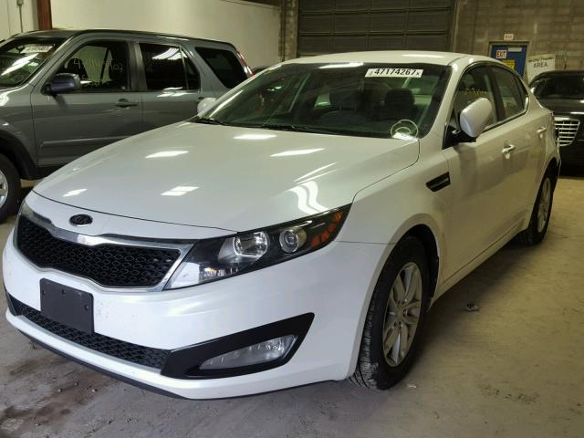 KNAGM4A75C5294604 - 2012 KIA OPTIMA LX WHITE photo 2