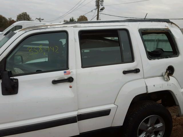 1J4PN2GK1BW593266 - 2011 JEEP LIBERTY SP WHITE photo 9