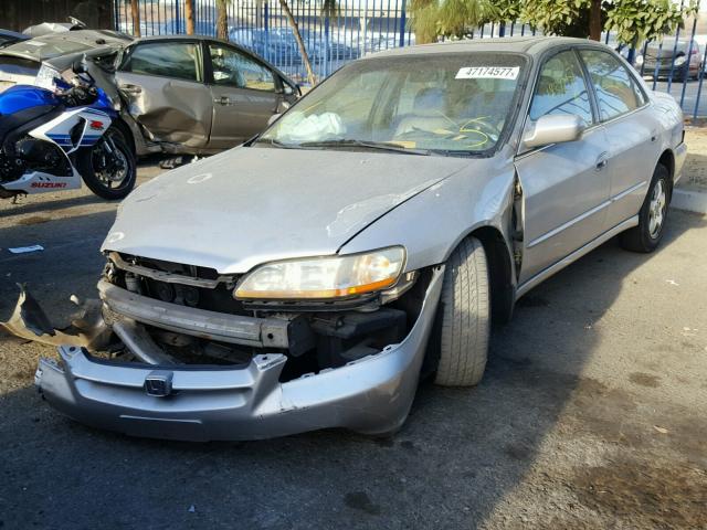 1HGCG1651WA030663 - 1998 HONDA ACCORD EX SILVER photo 1