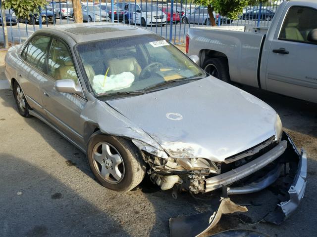 1HGCG1651WA030663 - 1998 HONDA ACCORD EX SILVER photo 2