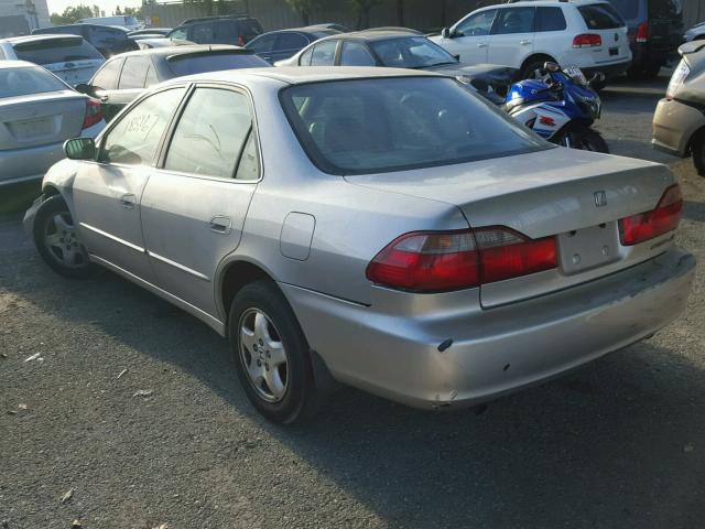 1HGCG1651WA030663 - 1998 HONDA ACCORD EX SILVER photo 3