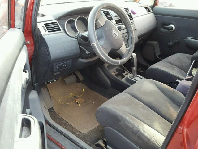 3N1BC11E87L405278 - 2007 NISSAN VERSA S RED photo 9