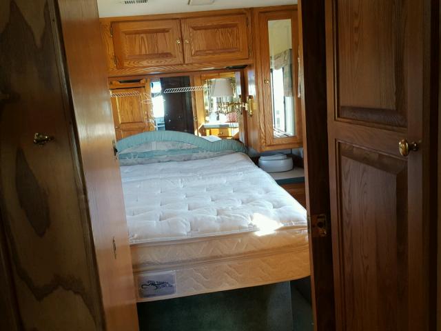 1RF12051XW2014137 - 1998 ROADMASTER RAIL DYANASTER WHITE photo 9