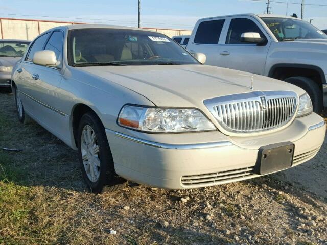 1LNHM82W87Y637961 - 2007 LINCOLN TOWN CAR S CREAM photo 1