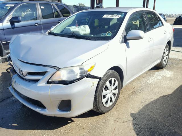 2T1BU4EE8BC555974 - 2011 TOYOTA COROLLA BA SILVER photo 2