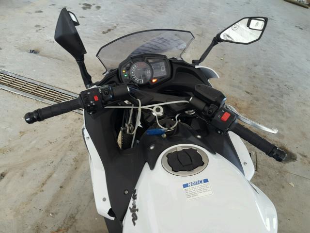 JKAEXEJ12HDA00301 - 2017 KAWASAKI EX650 J თეთრი ფოტო 5