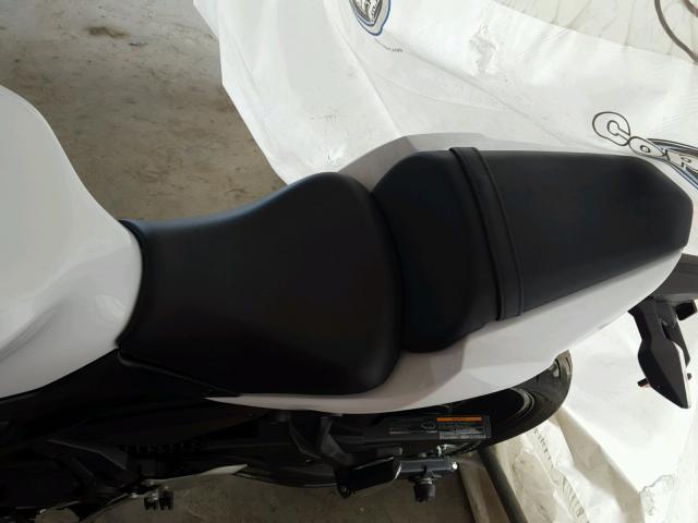 JKAEXEJ12HDA00301 - 2017 KAWASAKI EX650 J თეთრი ფოტო 6