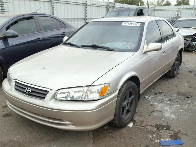 4T1BF28K5YU107666 - 2000 TOYOTA CAMRY LE GOLD photo 2