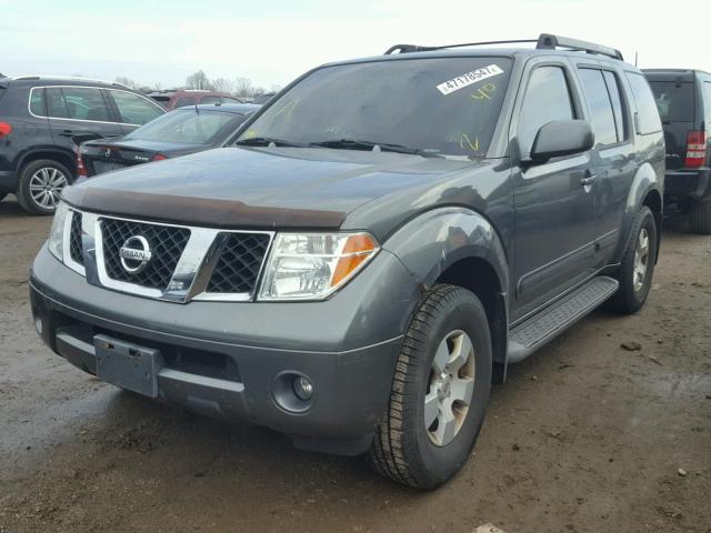 5N1AR18W46C645567 - 2006 NISSAN PATHFINDER GRAY photo 2