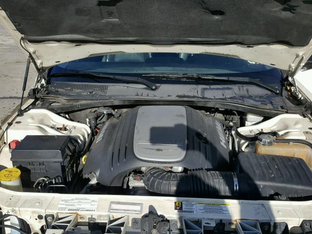 2C3KK63H08H240555 - 2008 CHRYSLER 300C WHITE photo 7