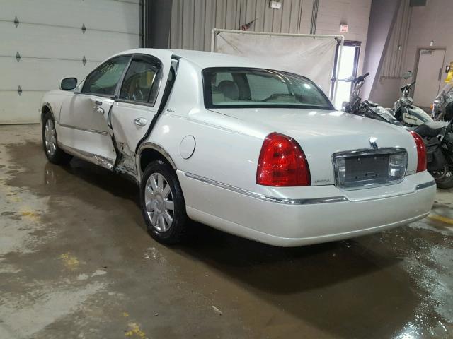 1LNHM83W57Y611977 - 2007 LINCOLN TOWN CAR D WHITE photo 3