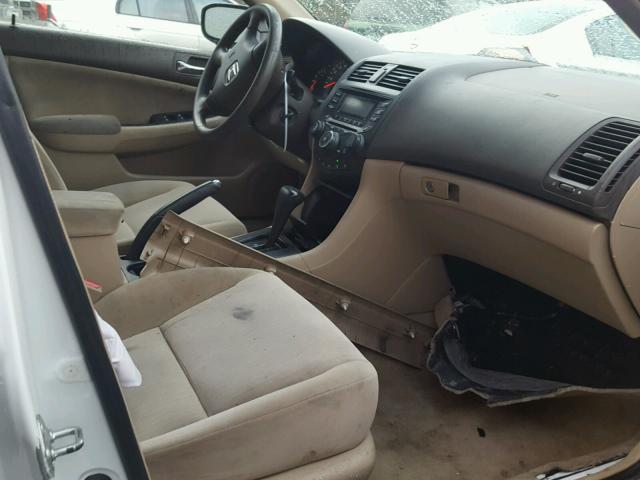 1HGCM56105A073709 - 2005 HONDA ACCORD DX WHITE photo 5