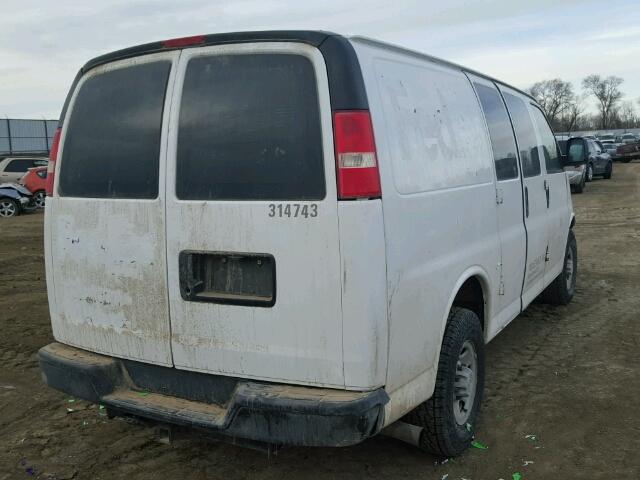 1GCGG25C681127480 - 2008 CHEVROLET EXPRESS G2 WHITE photo 4