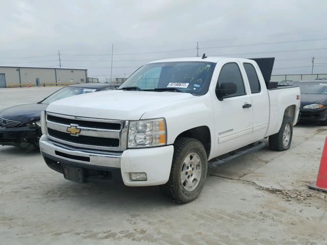 1GCRKSE36BZ430839 - 2011 CHEVROLET SILVERADO WHITE photo 2