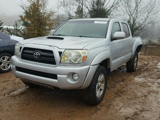 3TMJU62N37M042545 - 2007 TOYOTA TACOMA DOU SILVER photo 2