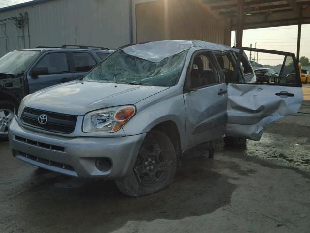 JTEHD20V156044829 - 2005 TOYOTA RAV4 SILVER photo 2