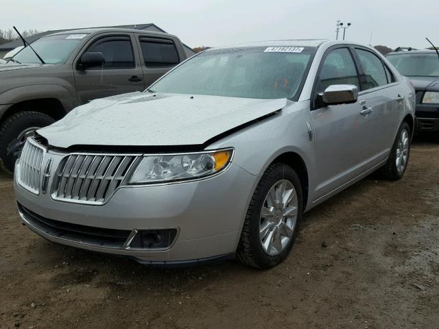 3LNHL2GCXCR819068 - 2012 LINCOLN MKZ SILVER photo 2