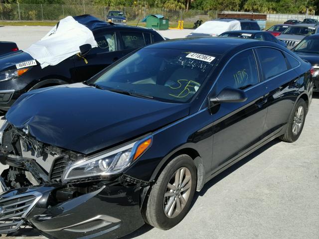 5NPE24AF5HH497071 - 2017 HYUNDAI SONATA SE BLACK photo 2