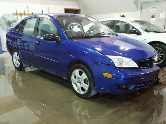 1FAFP34N15W116282 - 2005 FORD FOCUS ZX4 BLUE photo 1