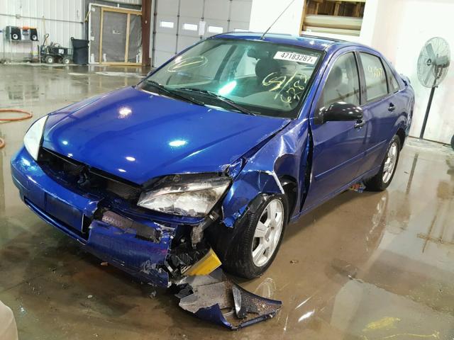 1FAFP34N15W116282 - 2005 FORD FOCUS ZX4 BLUE photo 2