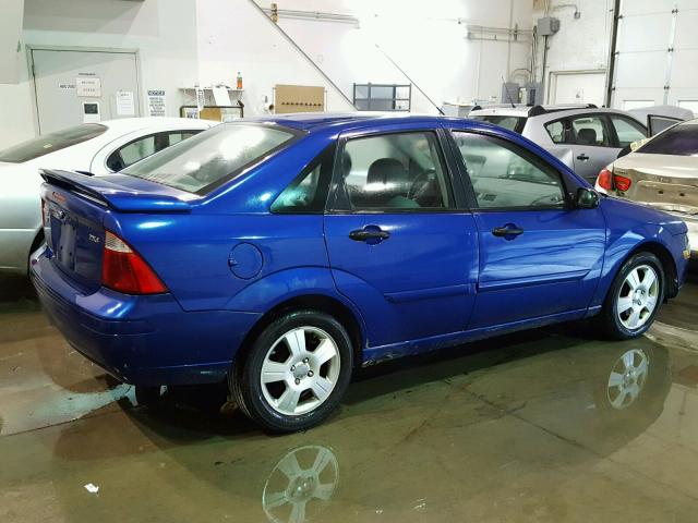 1FAFP34N15W116282 - 2005 FORD FOCUS ZX4 BLUE photo 4