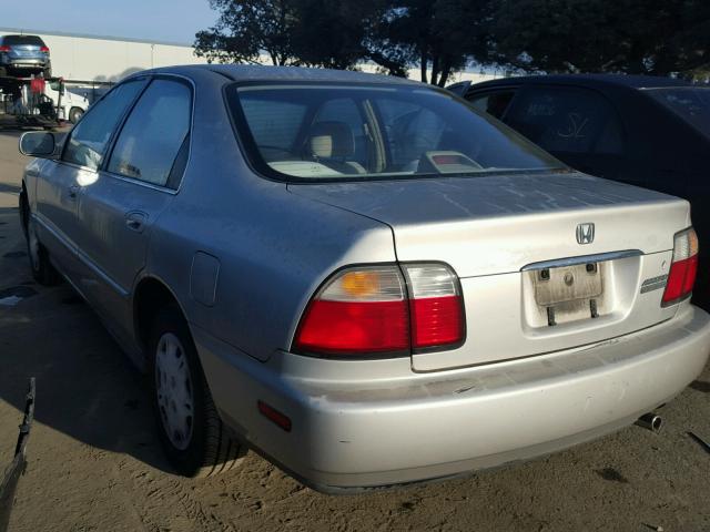 1HGCD5680TA131988 - 1996 HONDA ACCORD DX SILVER photo 3